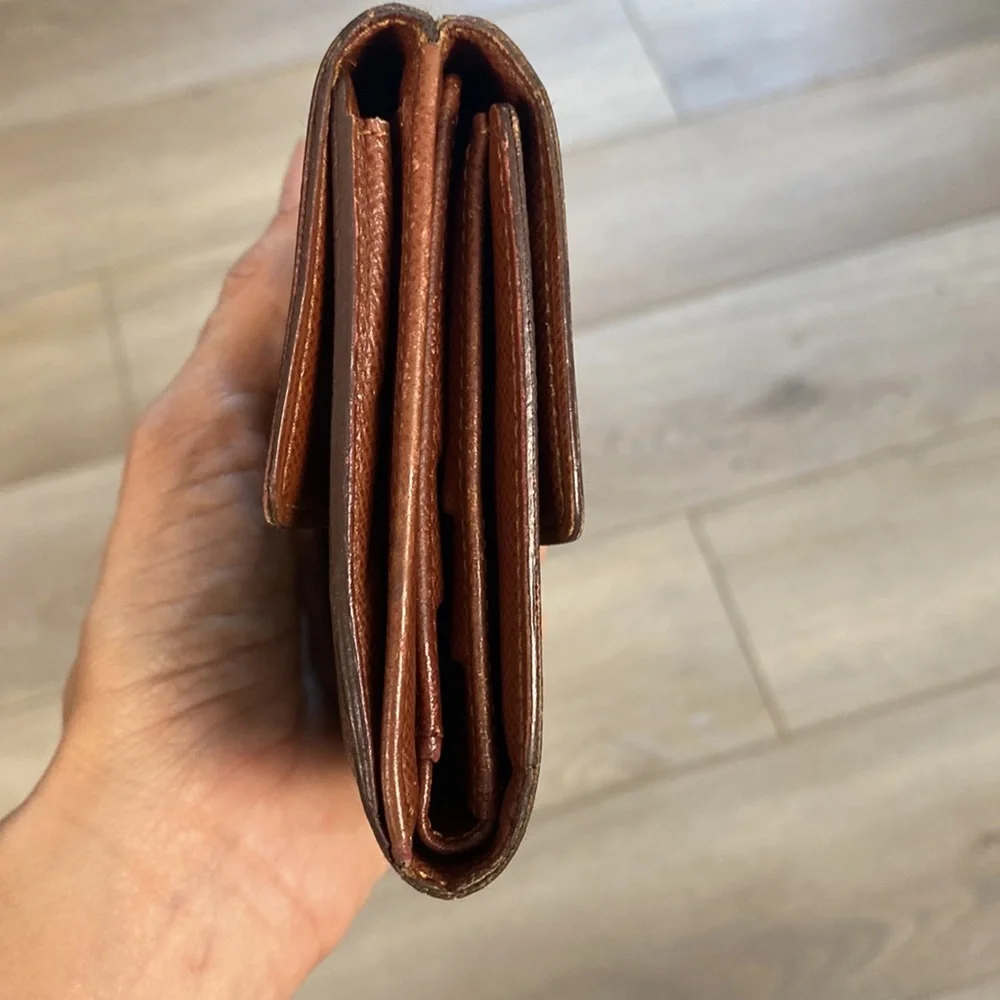 *sold* LOUIS VUITTON
LV Monogram Coated Canvas Elise Wallet - Picture 10 of 12